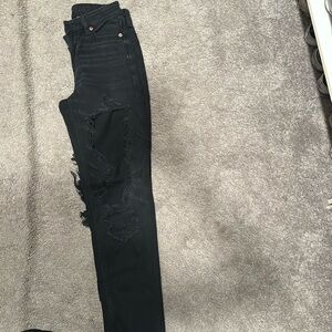 American Eagle distressed Mom Jean. High rise